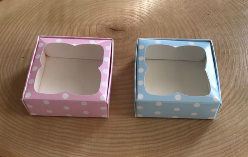 8x8x3 Pencereli Karton Kutu Puantiyeli — ürün görseli